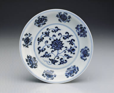 Dish with underglaze-blue decoration of flowers and fruits