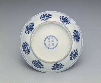Dish with underglaze-blue decoration of flowers and fruits