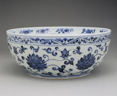 Large bowl with underglaze-blue decoration of lotus scrolls and fruit(unmarked)