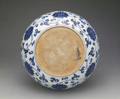Large bowl with underglaze-blue decoration of lotus scrolls and fruit(unmarked)