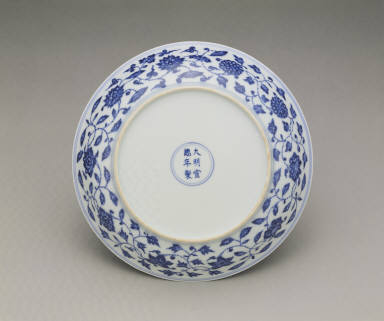 Kang-xi imitation of the Xuan-de dish with underglaze-blue decoration of a lotus bouquet