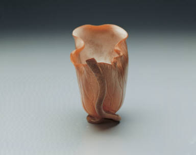 Jade brush washer in the shape of a lotus leaf