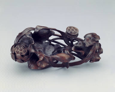 Jade brush washer in the shape of a lotus leaf