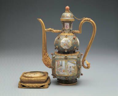 Cloisonne ewer with female figures decor