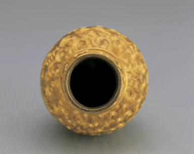 Gold vase with dragon decor