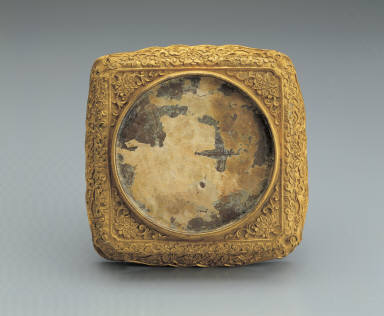 Cloisonne ewer with female figures decor