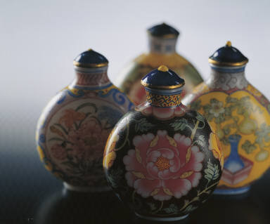 Glass bodied painted enamel snuff bottle (set of four)