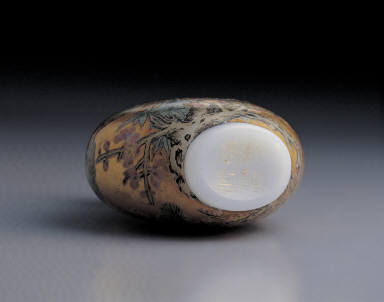 Glass bodied painted enamel snuff bottle with three winter friends design