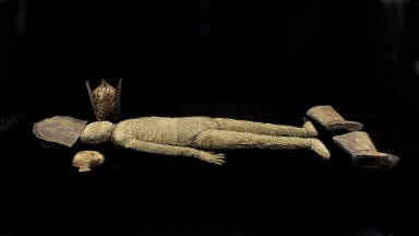 Set of gold and silver burial suit with silver headrest (set of 6 pieces)