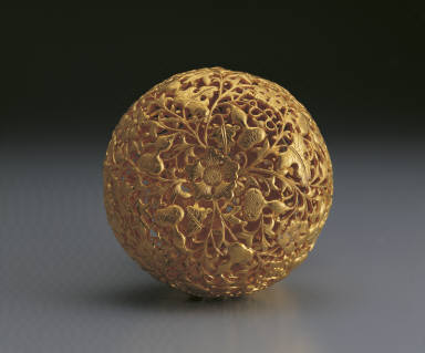 Gold gourds wth decorations of assorted auspicious motifs