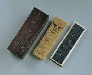 Ink block with Han-lin Feng-yue inscription attributed to Lee Ting-gui