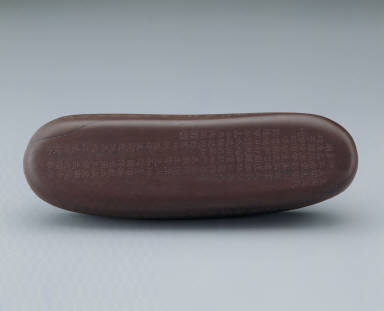 Inkstone with jade-belt-like band and inscription attributed to Wen Tian-xiang(1236-1282)