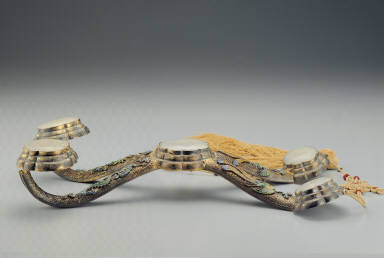 X-shaped gilt ru-yi scepter with jade inlays inscribed with the Xi characters