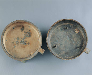 Bronze lamp with tile pattern