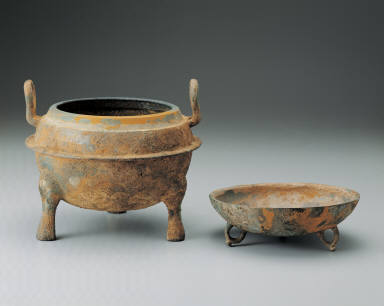 Bronze Ding vessel with Shi-guan inscription