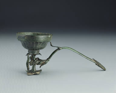 Bronze floral shaped censer with handle