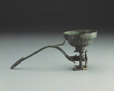 Bronze floral shaped censer with handle
