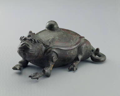 Bronze water dropper in the shape of an auspicious animal