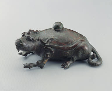 Bronze water dropper in the shape of an auspicious animal
