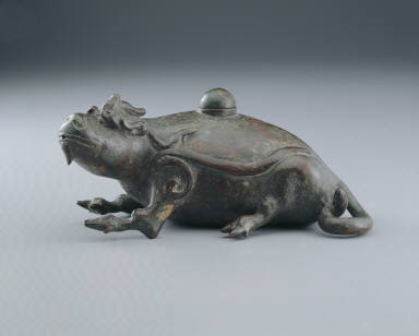 Bronze water dropper in the shape of an auspicious animal
