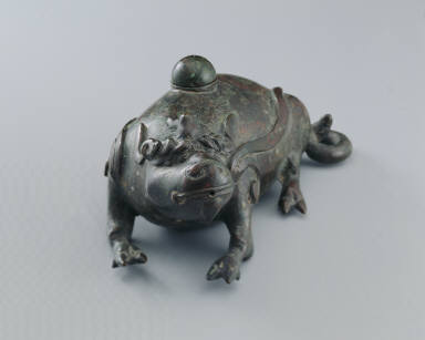 Bronze water dropper in the shape of an auspicious animal