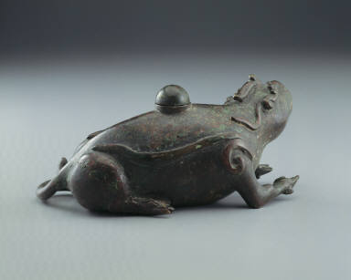 Bronze water dropper in the shape of an auspicious animal