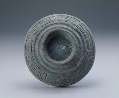 Bronze Gui vessel with Xin Wang in scription