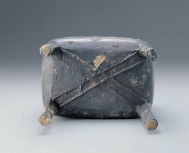 Bronze square Ding with Ju inscription