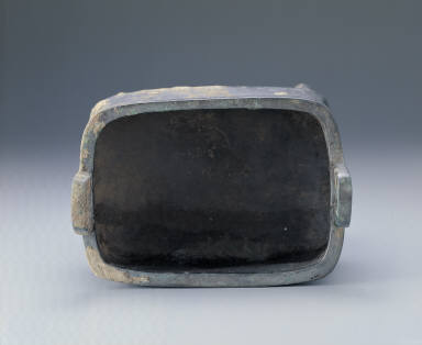 Bronze square Ding with Ju inscription