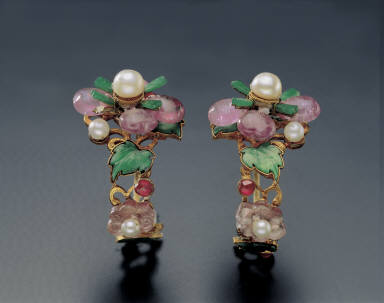 Pair of gold earrings decorated with flowers inlaid with pearls, jadeite and jewels