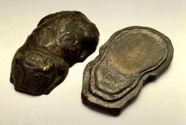 Refined clay inkstone imitating tiger-shaped identification device