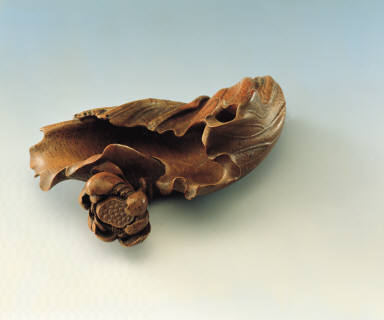 Bamboo water holder in lotus style