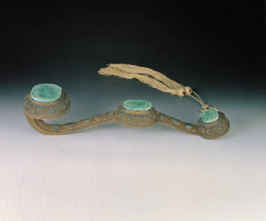 Gilt ru-yi scepter with jade inlays on the medallions and decorations of assorted auspicious and peace-wishing motifs in a filigree setting on the shaft