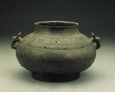 Bronze Bu vessel with T-shaped hook motif