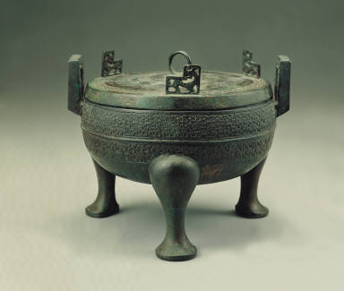 Bronze Ding vessel with interlaced kui dragon motif