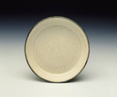 Dish with peony decor in ivory-white glaze