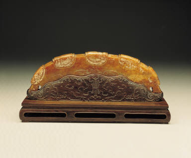 Jade huang with dragon decor