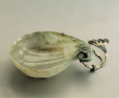 Jade cup shaped like a gourd
