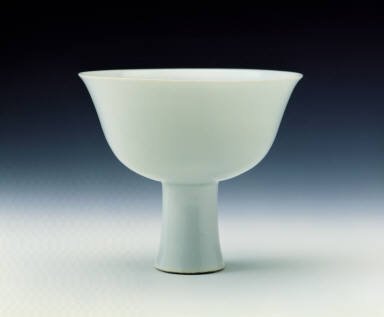A sweet-white molded dragon stembowl