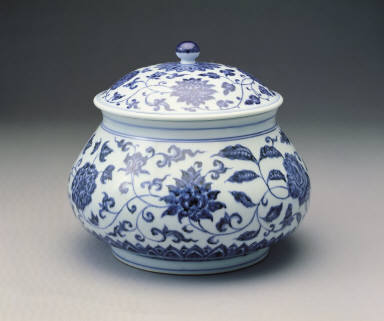 A blue-and-white covered jars with four- season flowers