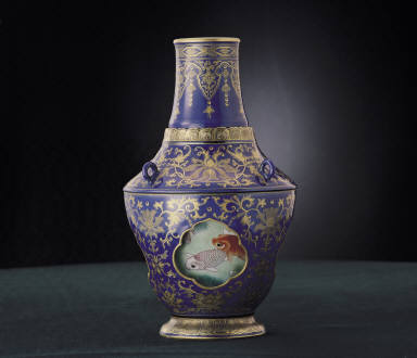 Revoloving-center vase with fish decor in cobalt blue with gold tracery