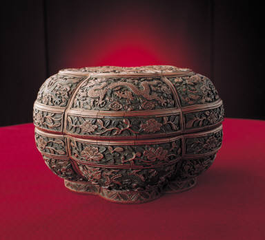 Carved polychrome lacquer box in the shape of plum-blossom with cloud dragon decor