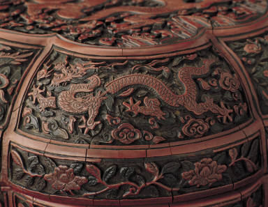 Carved polychrome lacquer box in the shape of plum-blossom with cloud dragon decor