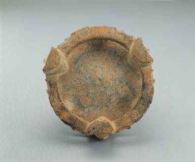 Three-footed inkstone with lid of auspicious animal decor