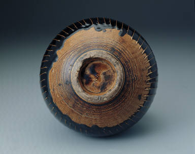 Black-glazed jar with raised striations