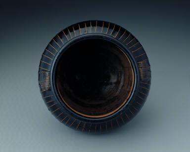 Black-glazed jar with raised striations