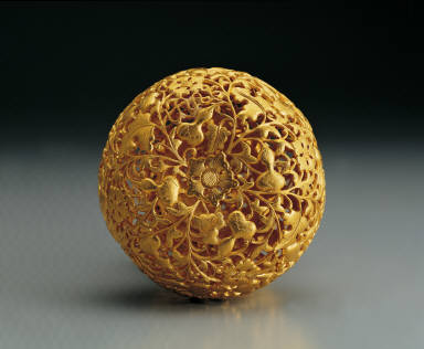 Gold gourds wth decorations of assorted auspicious motifs