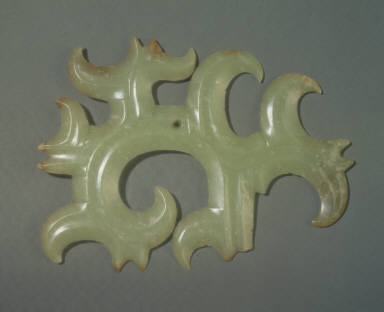 Hooked cloud-shaped jade pendant