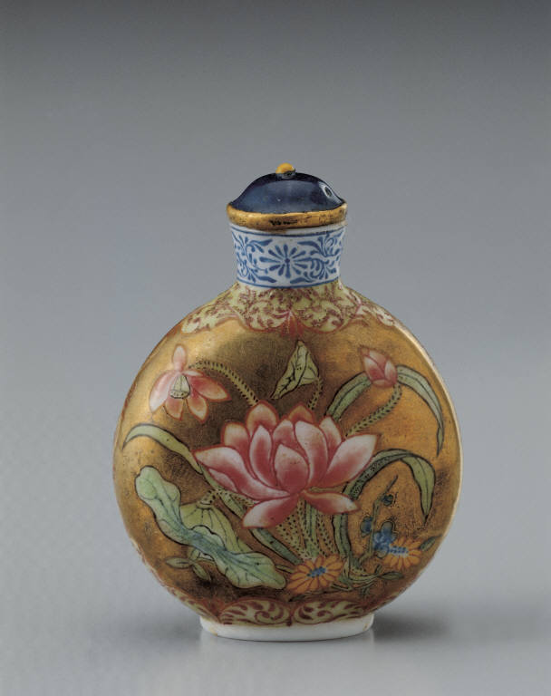 Glass bodied painted enamel snuff bottle with lotus design